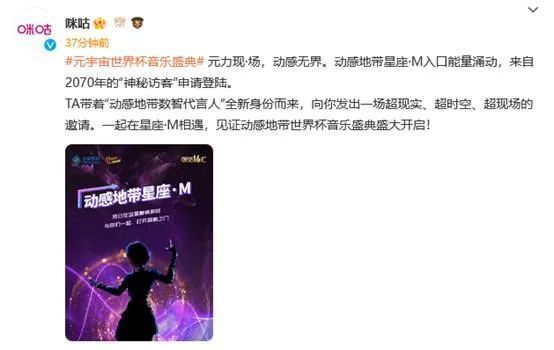 美女解开胸罩